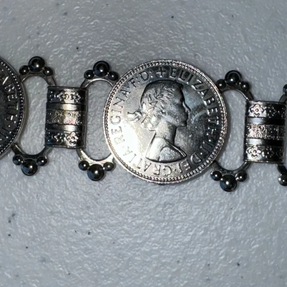 VTG Queen Regina Elizabeth II Georgivs Dei Coin Gold Tone Chain Link Belt EUC